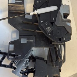 Serrure avant gauche FORD FIESTA 6 PHASE 1 Diesel image 1