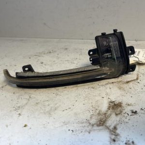 Repetiteur clignotant avant droit  (Feux) AUDI A4 3 AVANT PHASE 1 BREAK image 1