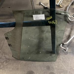 Vitre arriere droit RENAULT CLIO 4 PHASE 1 BREAK Diesel image 1