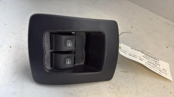 Interrupteur de leve vitre avant gauche DACIA SANDERO 2 PHASE 1 Essence image 2