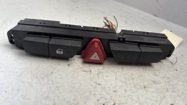 Bouton de warning KIA CEE-D 1 PHASE 2 Diesel image 1