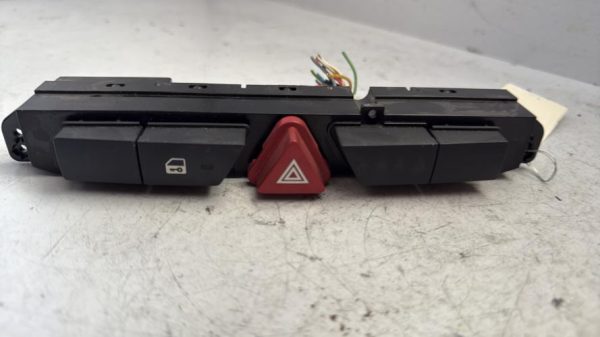 Bouton de warning KIA CEE-D 1 PHASE 2 Diesel image 2