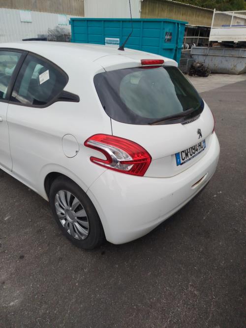 Pare boue avant gauche PEUGEOT 208 1 PHASE 1 Diesel image 6
