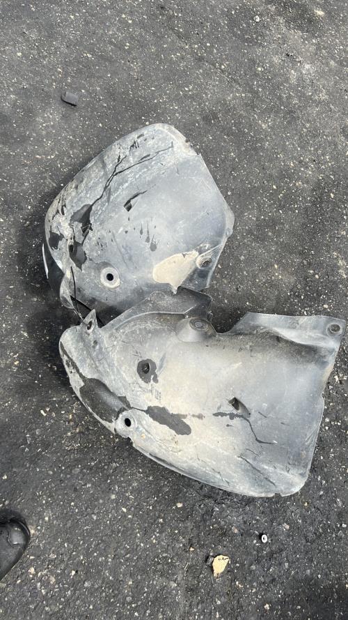 Pare boue avant gauche RENAULT CLIO 3 PHASE 1 Essence image 6