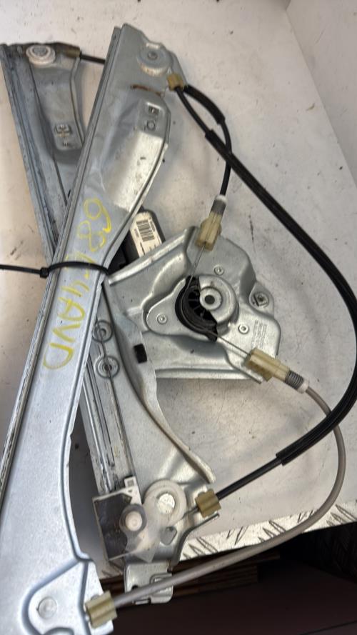 Leve vitre electrique avant droit RENAULT CLIO 3 PHASE 1 Essence image 2