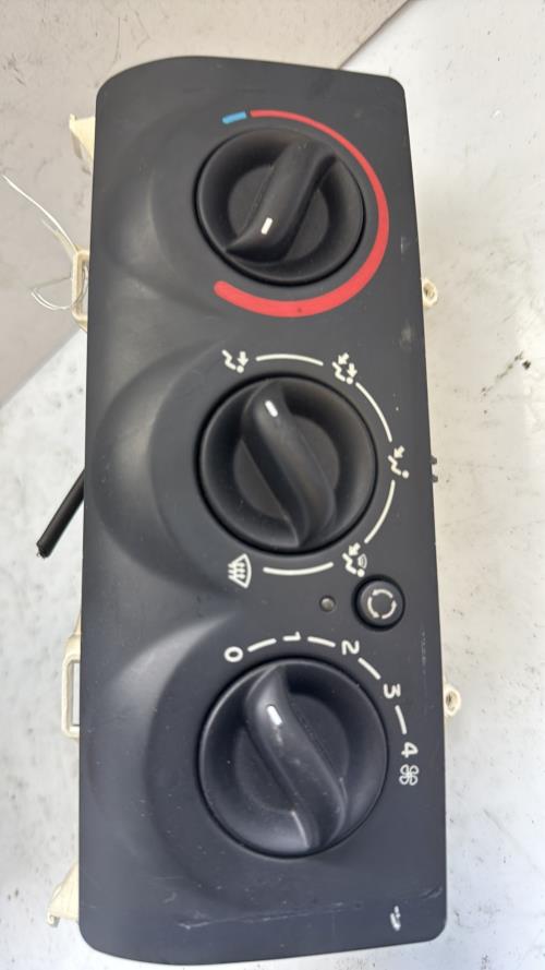 Commande chauffage RENAULT CLIO 2 PHASE 2 Essence image 1