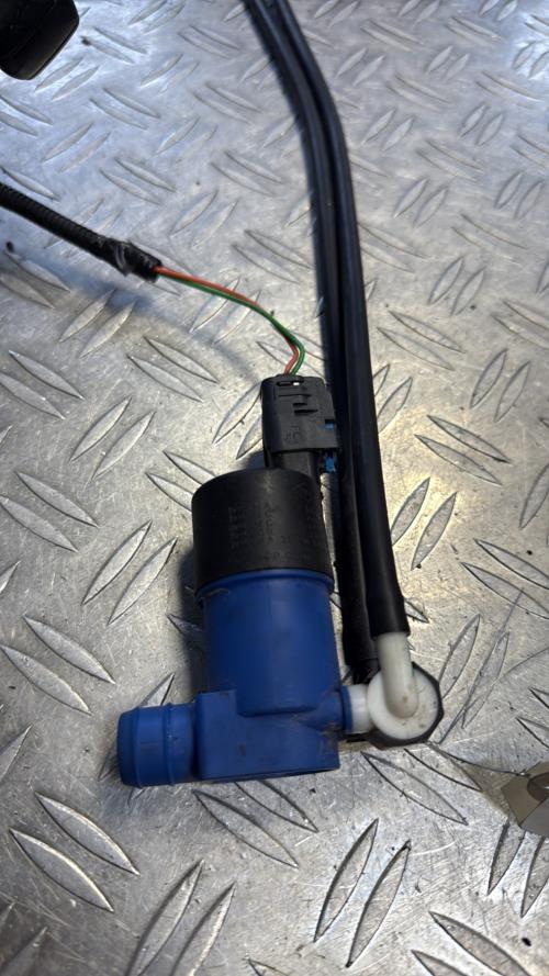 Pompe lave glace avant RENAULT CLIO 3 PHASE 1 image 1