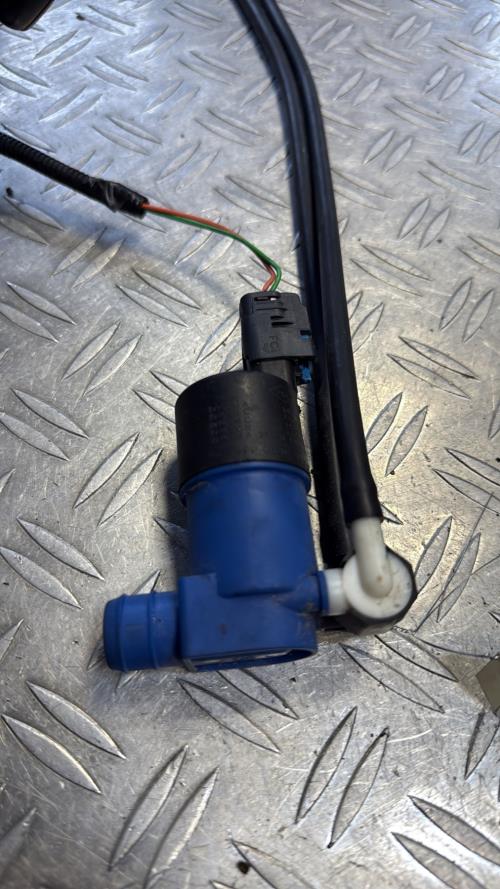 Pompe lave glace avant RENAULT CLIO 3 PHASE 1 image 2