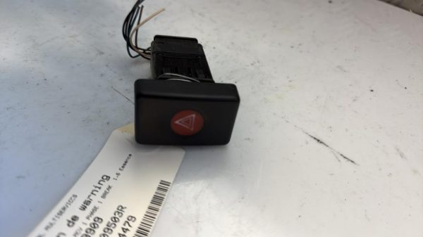Bouton de warning DACIA LOGAN MCV 1 PHASE 1 BREAK Essence image 2