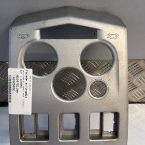 Facade autoradio DACIA LOGAN MCV 1 PHASE 1 BREAK Essence image 1