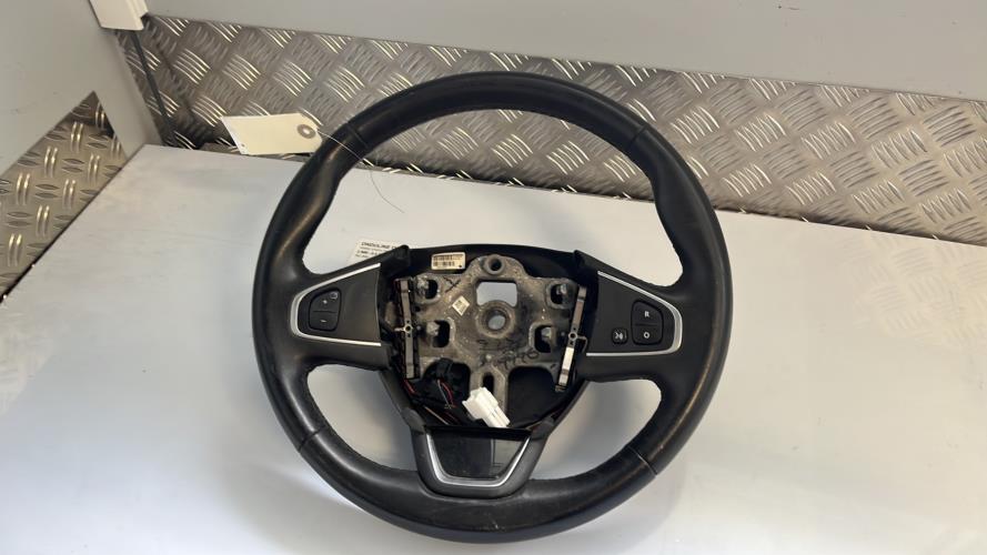 Volant RENAULT CLIO 4 PHASE 1 image 1