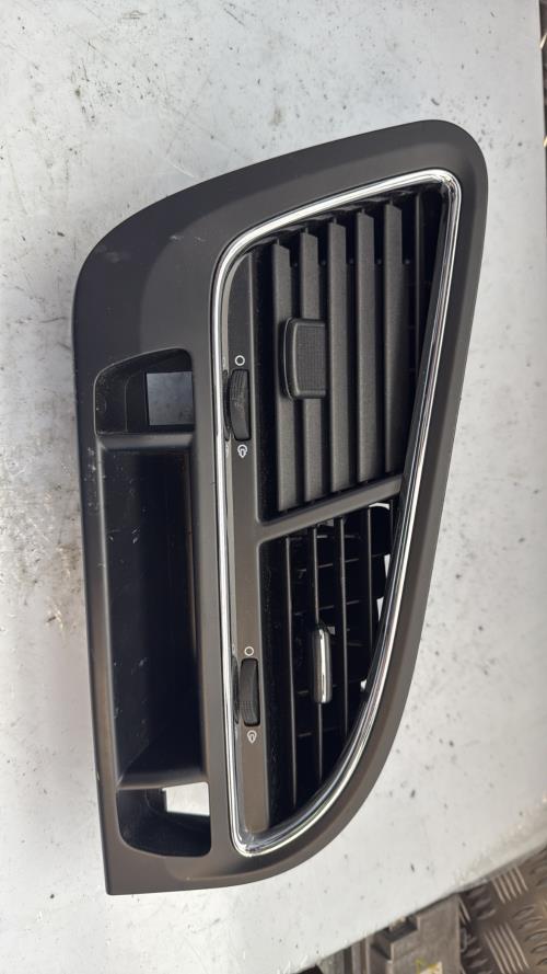 Aerateur tableau de bord PEUGEOT 5008 1 PHASE 2 Diesel image 1