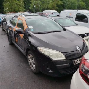 Pare boue avant gauche RENAULT MEGANE 3 PHASE 1 BREAK Diesel image 1