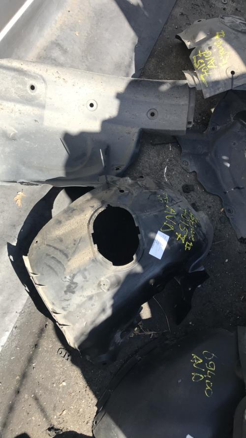Pare boue avant droit RENAULT MEGANE 2 PHASE 2 Essence image 1