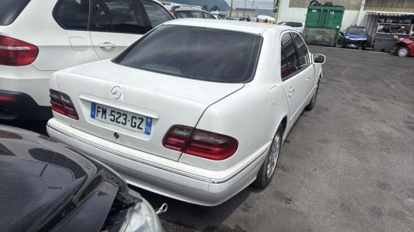 Capot MERCEDES CLASSE E 210 PHASE 2 Diesel image 2
