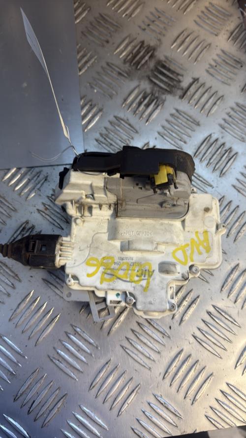Serrure avant droit AUDI A3 2 SPORTBACK PHASE 1 Diesel image 1
