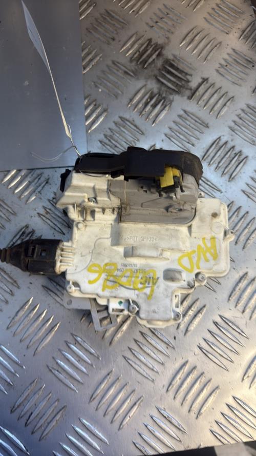 Serrure avant droit AUDI A3 2 SPORTBACK PHASE 1 Diesel image 3