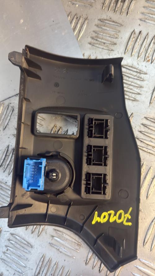 Commande retroviseurs PEUGEOT PARTNER 2 PHASE 1 Diesel image 3
