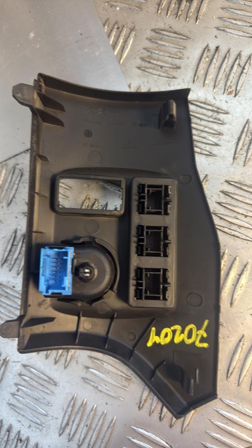 Commande retroviseurs PEUGEOT PARTNER 2 PHASE 1 Diesel image 4