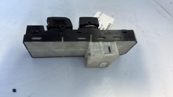 Interrupteur de leve vitre avant gauche SUZUKI SWIFT 3 Essence image 3