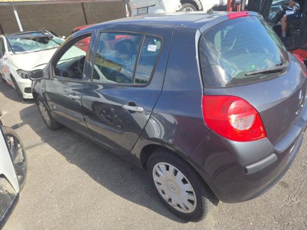 Pare choc avant RENAULT CLIO 3 PHASE 1 Diesel image 4