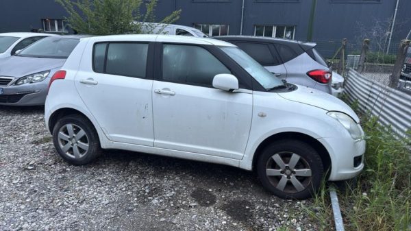 Serrure avant gauche SUZUKI SWIFT 3 Essence - Image 5