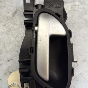 Poignee interieur arriere gauche PEUGEOT 207 PHASE 2 Essence - Image 1