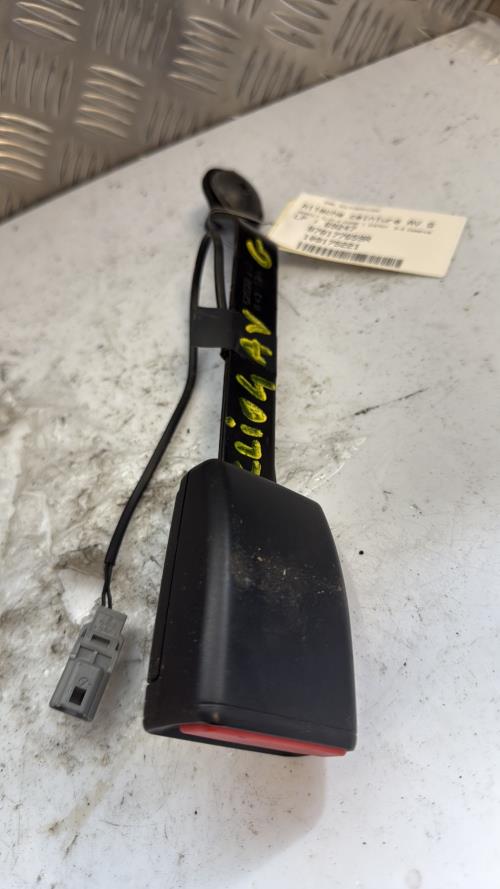 Attache ceinture avant gauche RENAULT CLIO 4 PHASE 1 Essence - Image 1