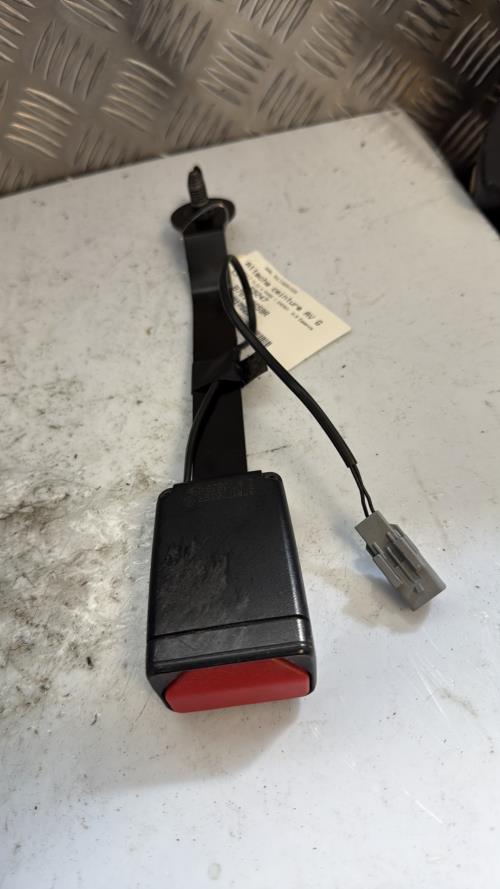 Attache ceinture avant gauche RENAULT CLIO 4 PHASE 1 Essence - Image 2