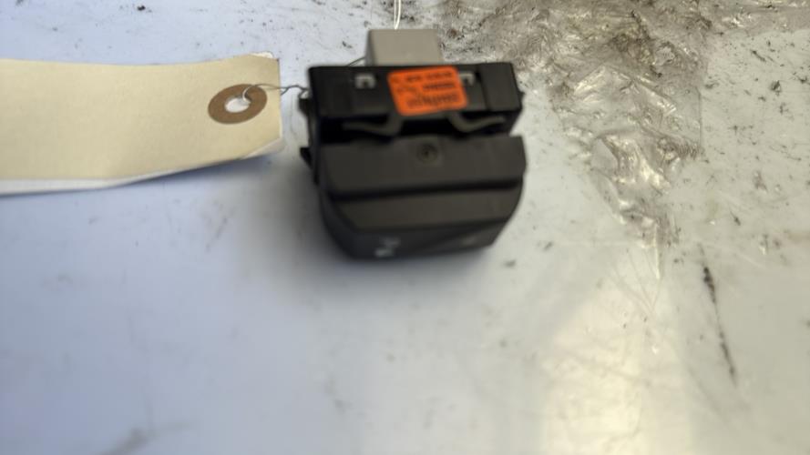 Bouton/Interrupteur DACIA SANDERO 2 PHASE 1 Essence - Image 2