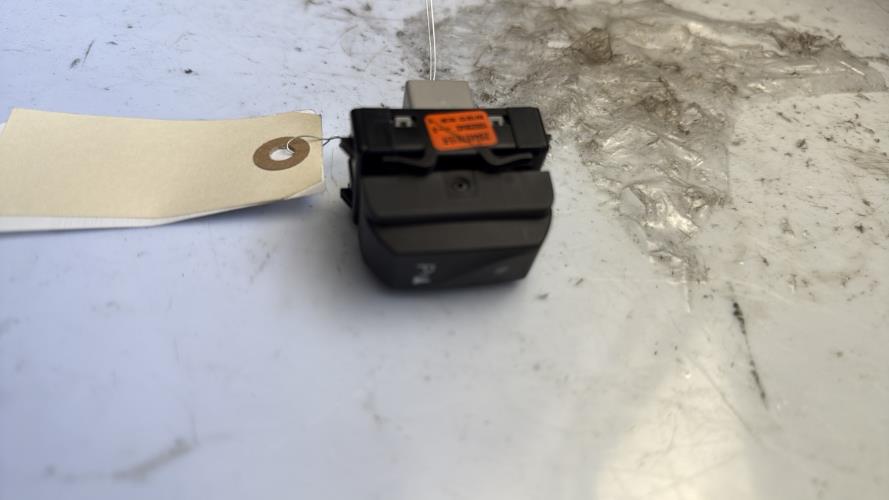 Bouton/Interrupteur DACIA SANDERO 2 PHASE 1 Essence - Image 3