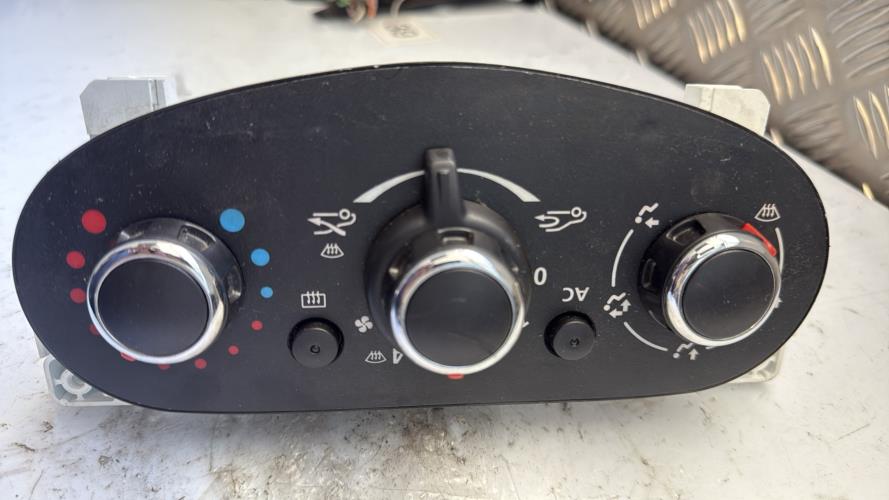 Commande chauffage DACIA SANDERO 2 PHASE 1 Essence - Image 1