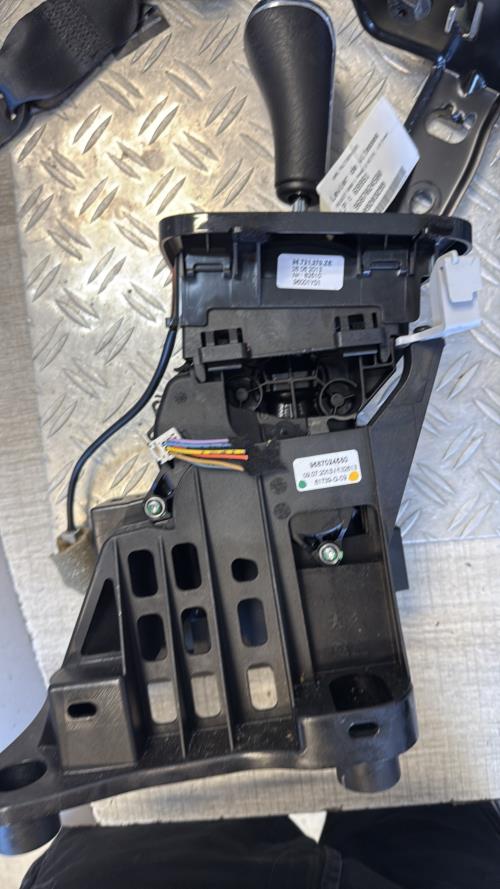Levier de vitesses PEUGEOT 5008 1 PHASE 2 Diesel - Image 2
