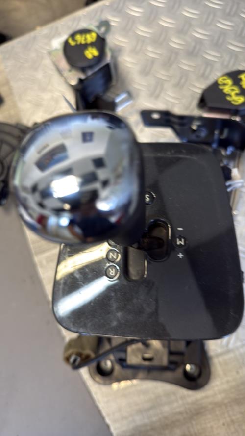 Levier de vitesses PEUGEOT 5008 1 PHASE 2 Diesel - Image 4