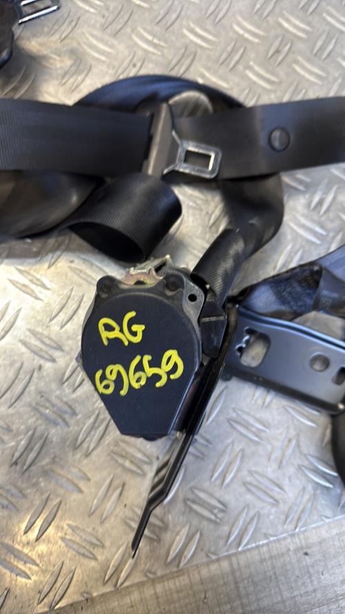 Ceinture arriere gauche RENAULT CLIO 4 PHASE 1 Essence - Image 1
