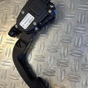 Pedale d'accelerateur RENAULT TWINGO 2 PHASE 1 Essence - Image 1