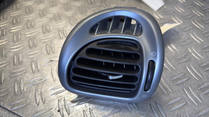 Aerateur tableau de bord avant gauche CITROEN XSARA PICASSO PHASE 2 Diesel - Image 2
