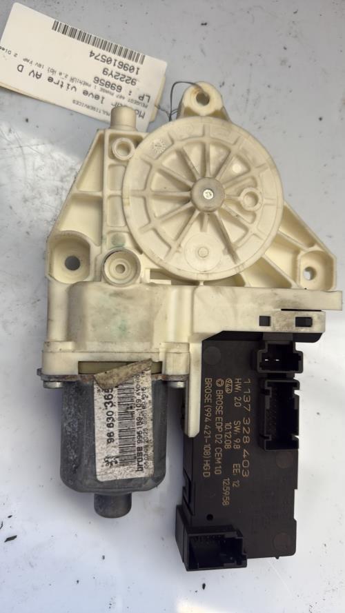 Moteur leve vitre avant droit PEUGEOT 407 PHASE 1 Diesel - Image 3