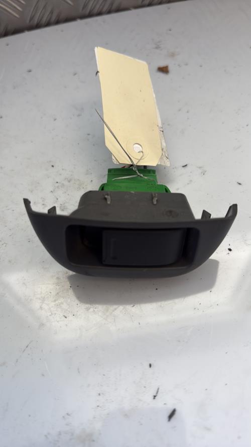 Interrupteur de leve vitre PEUGEOT 107 PHASE 1 Diesel - Image 3