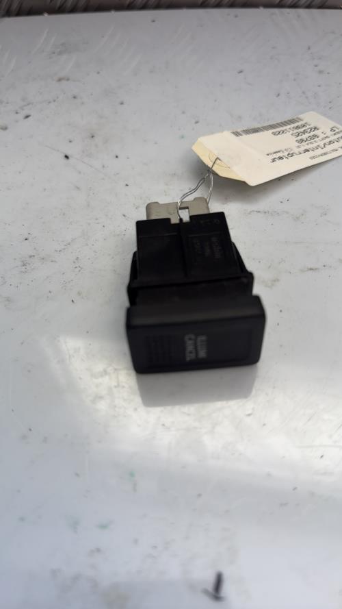 Bouton/Interrupteur SUZUKI SWIFT 3 Essence - Image 4