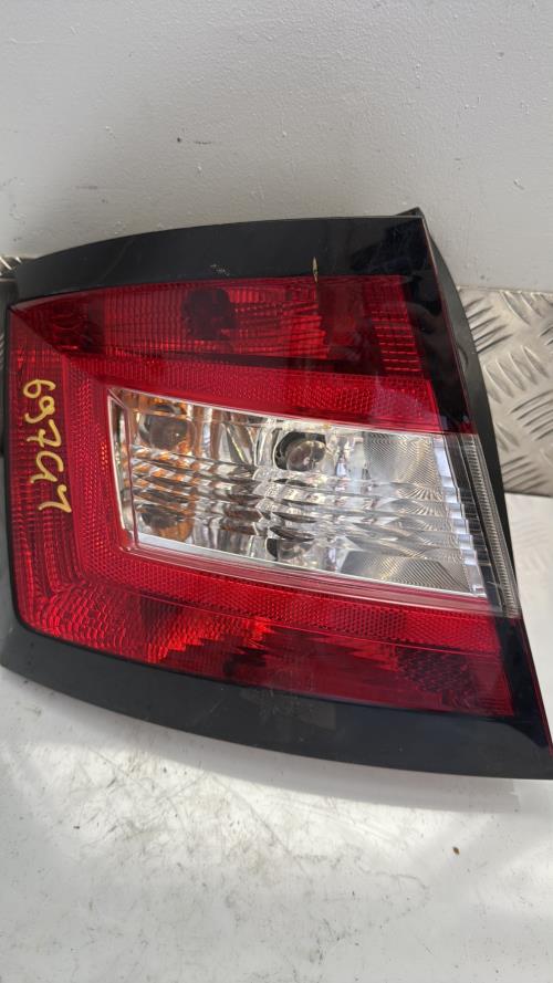 Feu arriere principal gauche (feux) SKODA FABIA 3 PHASE 2 Essence - Image 2