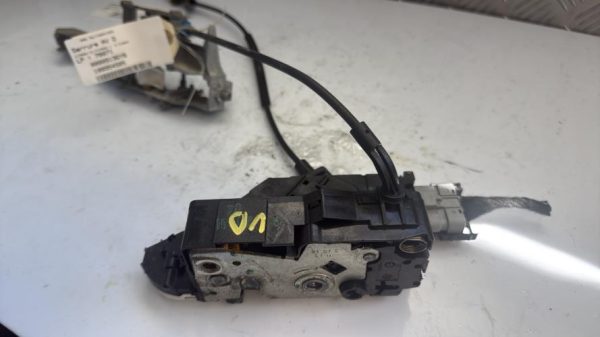 Serrure avant droit CITROEN C4 PICASSO 1 Diesel - Image 1