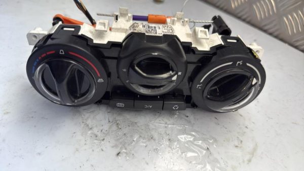Commande chauffage PEUGEOT 208 1 PHASE 1 Essence - Image 1