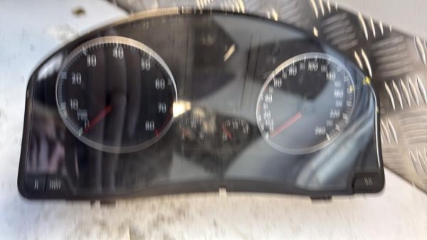 Compteur VOLKSWAGEN GOLF 5 Essence - Image 2