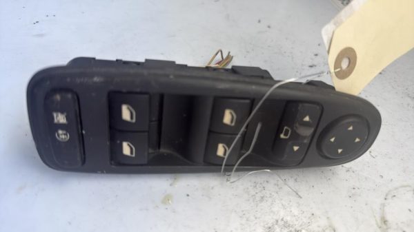 Interrupteur de leve vitre avant gauche CITROEN C4 PICASSO 1 Diesel - Image 1