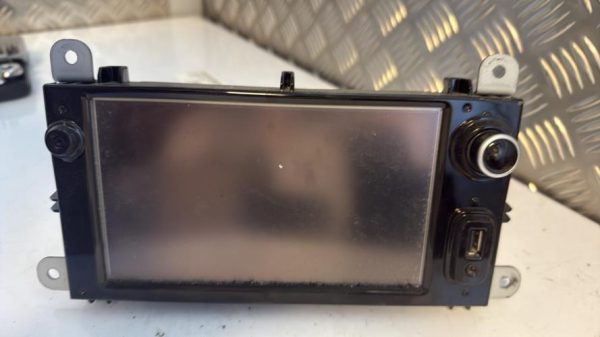 Autoradio d'origine RENAULT CLIO 4 PHASE 1 Diesel - Image 1