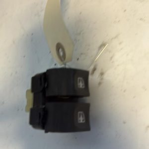 Interrupteur de leve vitre avant gauche RENAULT CLIO 4 PHASE 1 Diesel - Image 1