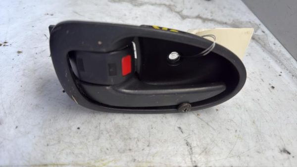 Poignee interieur avant gauche TOYOTA YARIS 2 PHASE 1 Essence - Image 3