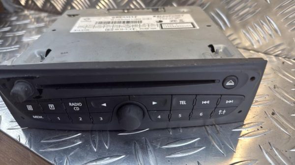 Autoradio d'origine RENAULT CLIO 3 PHASE 2 Diesel - Image 2