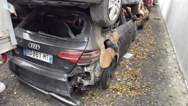 Poignee porte arriere droit AUDI A3 3 SPORTBACK PHASE 2 Diesel - Image 4